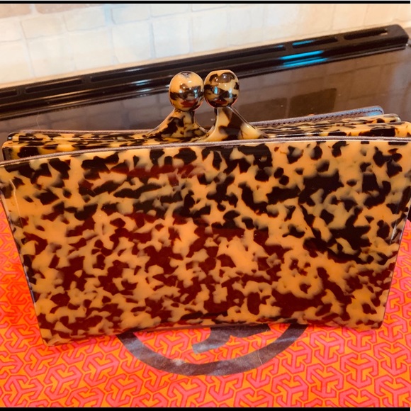 Tory Burch Handbags - Gorgeous vintage Lucite Clutch